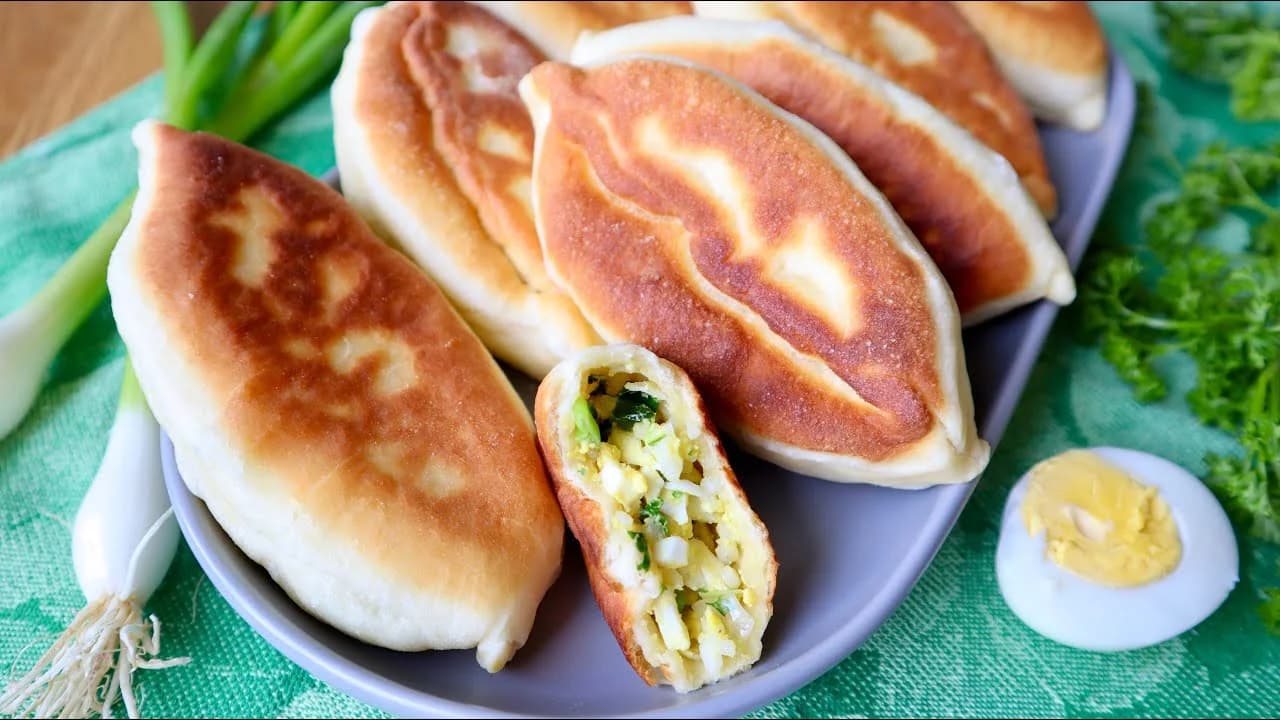 Piroschki mit Eier-Lauch Füllung / Пирожки с Яйцом и луком / Verfügbar ab dem 05.04.2026. Bestellungsannahme endet am 04.04.2026.